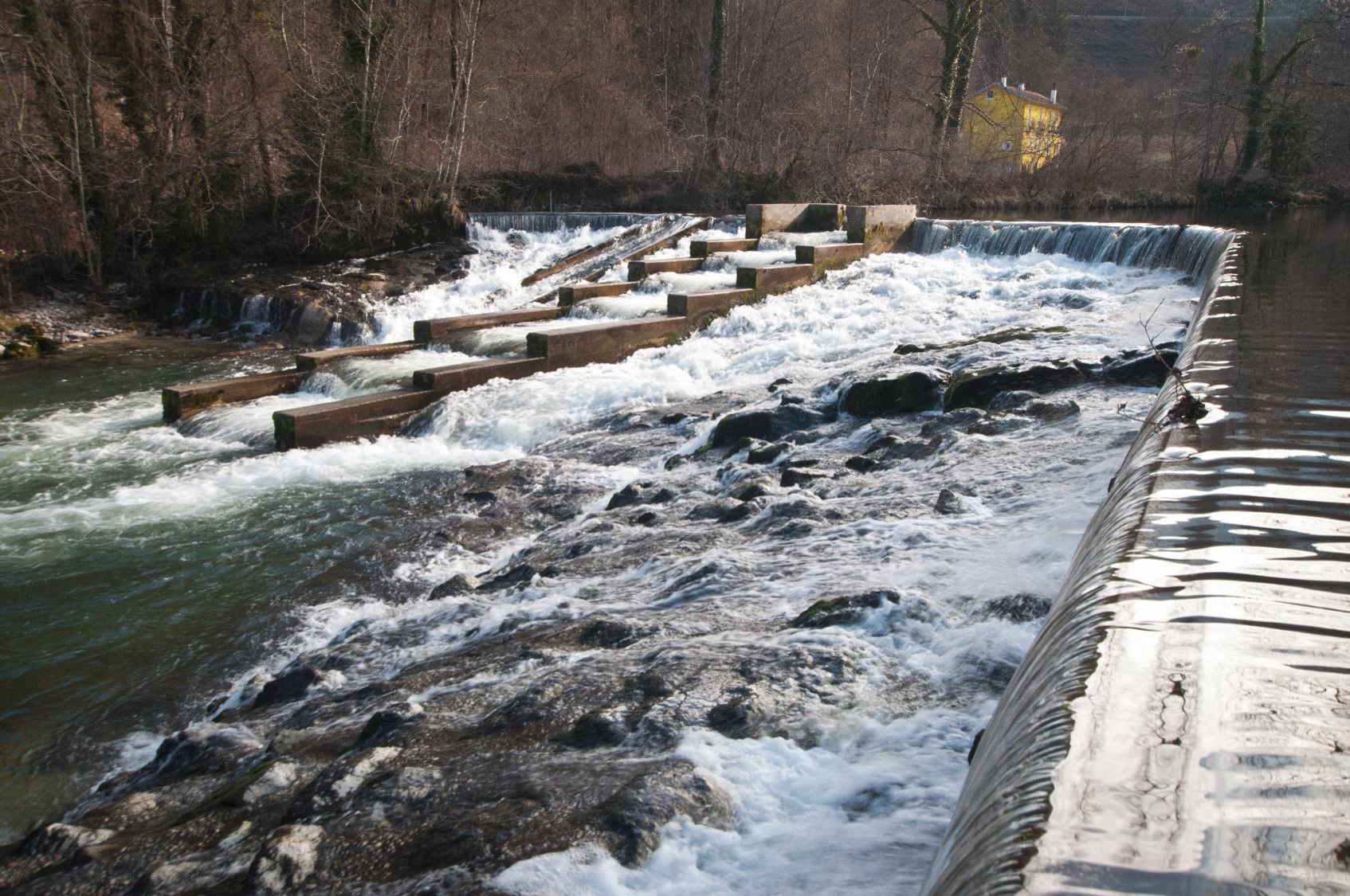 scimabio-interface, expertise, structure génétique et continuité piscicole, photo d'une passe à poissons sur le Tacon, évaluation franchissabilité, rfid