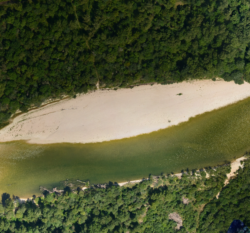 Photographie aérienne d'un banc de galet de la Basse Rivière d'Ain